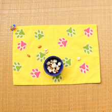 Load image into Gallery viewer, paws table mat yellow
